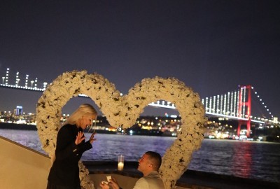 Beylerbeyinde Tarihi Boğaz Yalısında Evlenme Teklifi