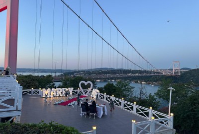 Boğazın En Güzel Manzarasında Köprü Işıkları Altında Evlilik Teklifi
