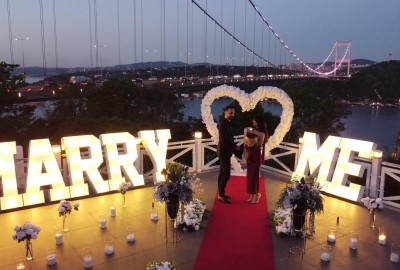 Boğazın En Güzel Manzarasında Köprü Işıkları Altında Evlilik Teklifi
