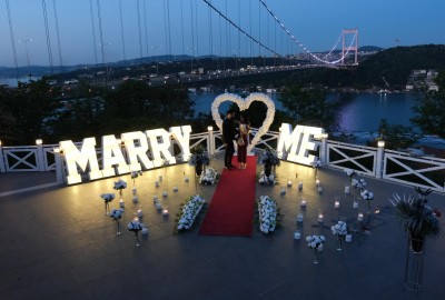 Boğazın En Güzel Manzarasında Köprü Işıkları Altında Evlilik Teklifi