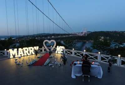 Boğazın En Güzel Manzarasında Köprü Işıkları Altında Evlilik Teklifi