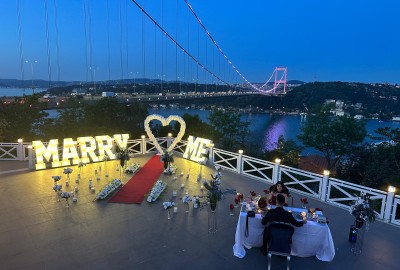Boğazın En Güzel Manzarasında Köprü Işıkları Altında Evlilik Teklifi