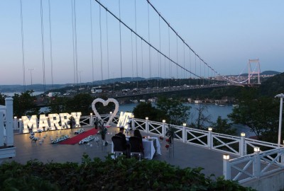 Boğazın En Güzel Manzarasında Köprü Işıkları Altında Evlilik Teklifi
