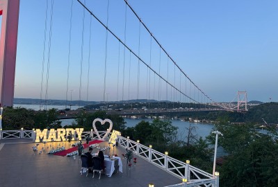 Boğazın En Güzel Manzarasında Köprü Işıkları Altında Evlilik Teklifi