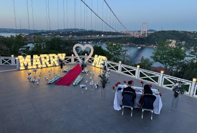 Boğazın En Güzel Manzarasında Köprü Işıkları Altında Evlilik Teklifi