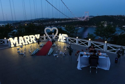Boğazın En Güzel Manzarasında Köprü Işıkları Altında Evlilik Teklifi