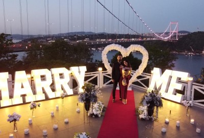 Boğazın En Güzel Manzarasında Köprü Işıkları Altında Evlilik Teklifi