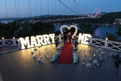 Boğazın En Güzel Manzarasında Köprü Işıkları Altında Evlilik Teklifi