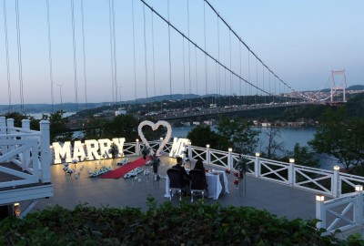 Boğazın En Güzel Manzarasında Köprü Işıkları Altında Evlilik Teklifi