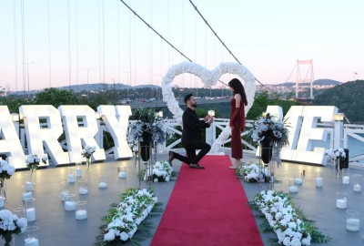 Boğazın En Güzel Manzarasında Köprü Işıkları Altında Evlilik Teklifi
