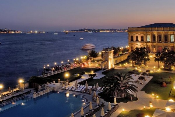 Çırağan'da Yemek ve Yat Lazerle Evlilik Teklifi / Vip Paket