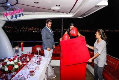 Dinner in Çırağan Palace and Yacht Laser Light Marriage Proposal / Eco Package