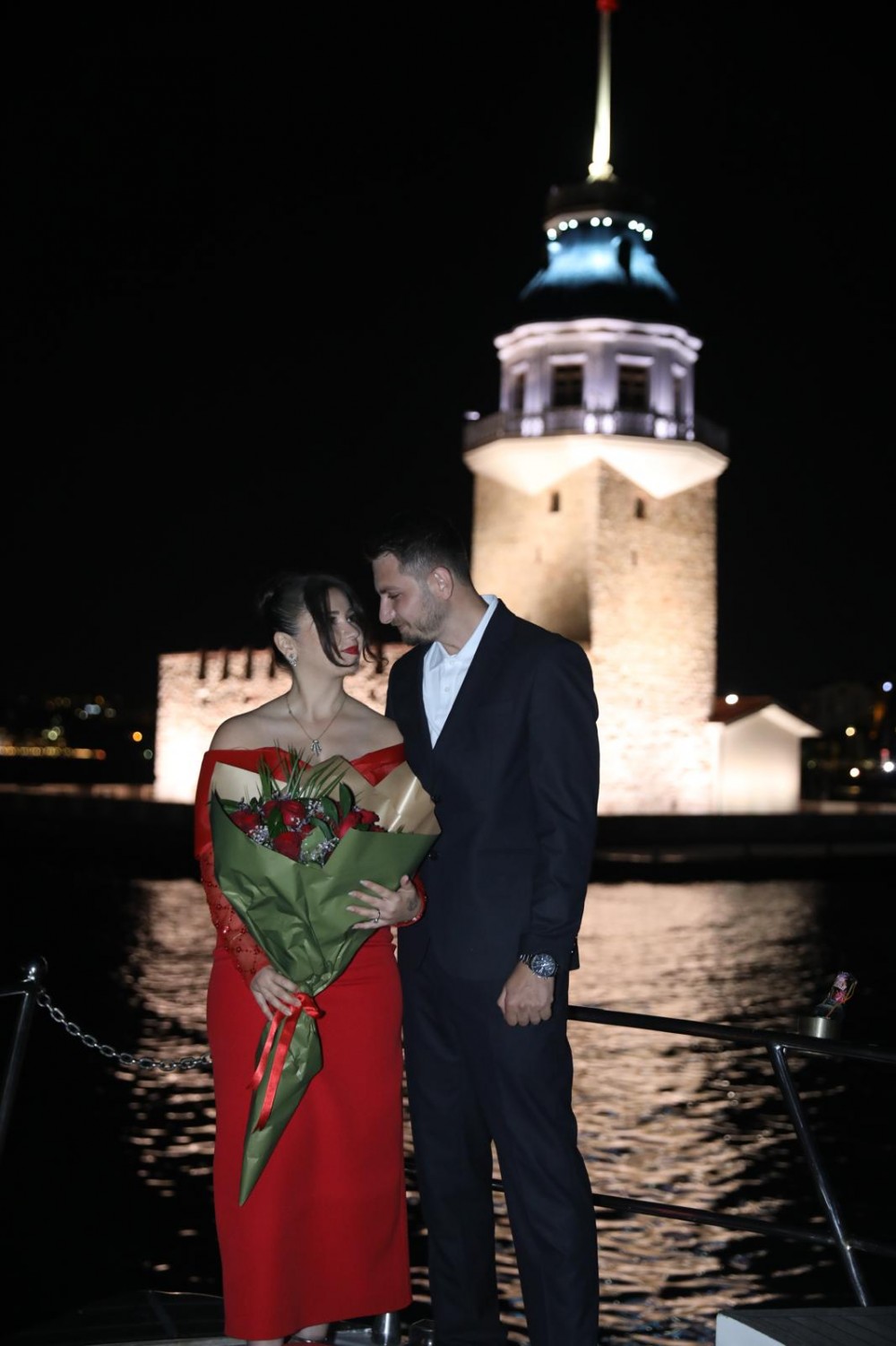 Çırağan Sarayı'nda Yemek Ve Kız Kulesi Önünde Evlilik Teklifi