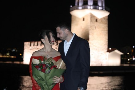 Çırağan Sarayı'nda Yemek Ve Kız Kulesi Önünde Evlilik Teklifi