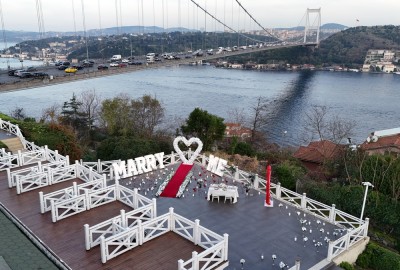 Boğazın En Güzel Manzarasında Köprü Işıkları Altında Evlilik Teklifi