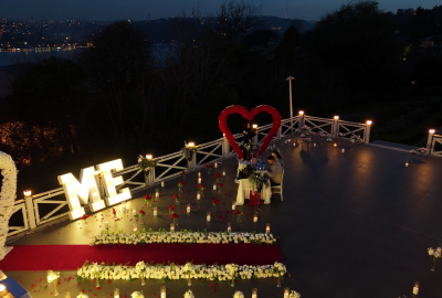Boğazın En Güzel Manzarasında Köprü Işıkları Altında Evlilik Teklifi
