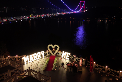 Boğazın En Güzel Manzarasında Köprü Işıkları Altında Evlilik Teklifi
