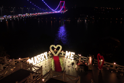 Boğazın En Güzel Manzarasında Köprü Işıkları Altında Evlilik Teklifi