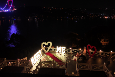 Boğazın En Güzel Manzarasında Köprü Işıkları Altında Evlilik Teklifi