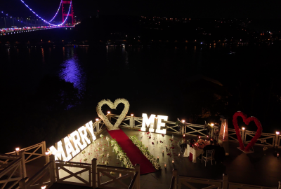 Boğazın En Güzel Manzarasında Köprü Işıkları Altında Evlilik Teklifi