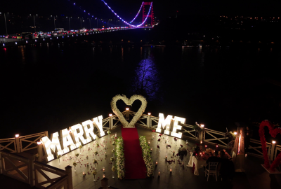 Boğazın En Güzel Manzarasında Köprü Işıkları Altında Evlilik Teklifi