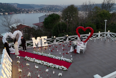 Boğazın En Güzel Manzarasında Köprü Işıkları Altında Evlilik Teklifi