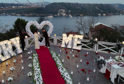 Boğazın En Güzel Manzarasında Köprü Işıkları Altında Evlilik Teklifi