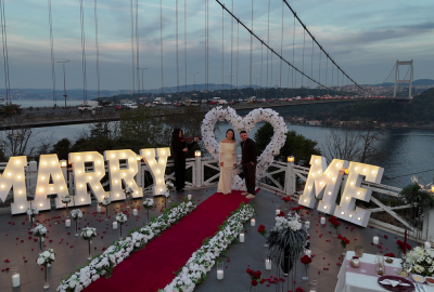 Boğazın En Güzel Manzarasında Köprü Işıkları Altında Evlilik Teklifi