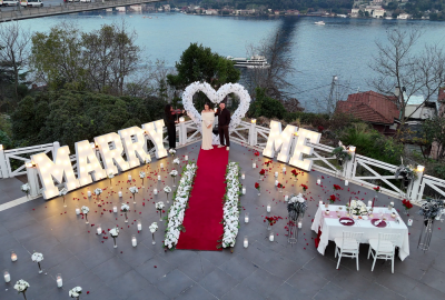 Boğazın En Güzel Manzarasında Köprü Işıkları Altında Evlilik Teklifi