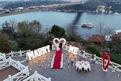 Boğazın En Güzel Manzarasında Köprü Işıkları Altında Evlilik Teklifi