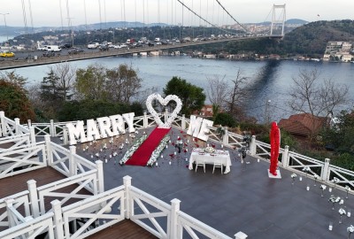 Boğazın En Güzel Manzarasında Köprü Işıkları Altında Evlilik Teklifi