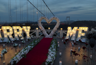 Boğazın En Güzel Manzarasında Köprü Işıkları Altında Evlilik Teklifi