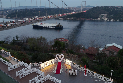 Boğazın En Güzel Manzarasında Köprü Işıkları Altında Evlilik Teklifi