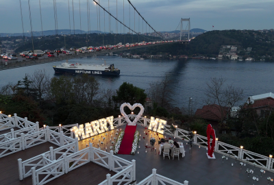 Boğazın En Güzel Manzarasında Köprü Işıkları Altında Evlilik Teklifi