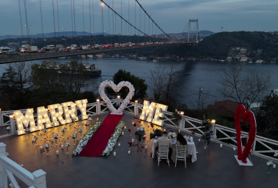 Boğazın En Güzel Manzarasında Köprü Işıkları Altında Evlilik Teklifi