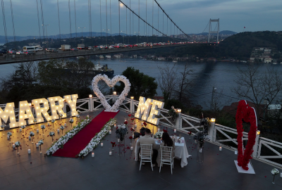 Boğazın En Güzel Manzarasında Köprü Işıkları Altında Evlilik Teklifi