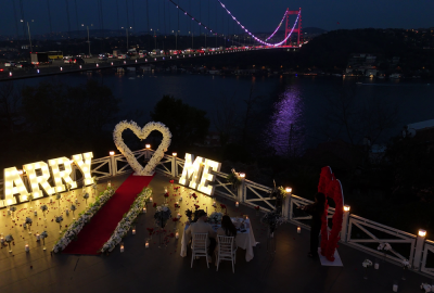 Boğazın En Güzel Manzarasında Köprü Işıkları Altında Evlilik Teklifi