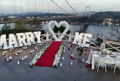 Boğazın En Güzel Manzarasında Köprü Işıkları Altında Evlilik Teklifi