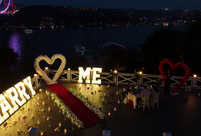 Boğazın En Güzel Manzarasında Köprü Işıkları Altında Evlilik Teklifi