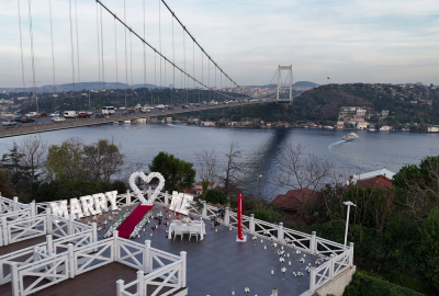 Boğazın En Güzel Manzarasında Köprü Işıkları Altında Evlilik Teklifi