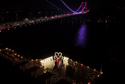 Boğazın En Güzel Manzarasında Köprü Işıkları Altında Evlilik Teklifi