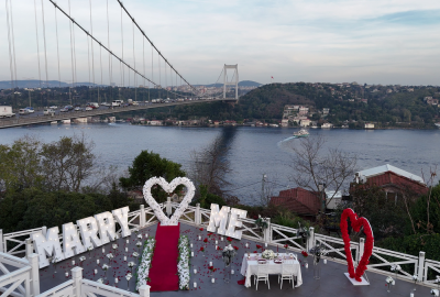 Boğazın En Güzel Manzarasında Köprü Işıkları Altında Evlilik Teklifi