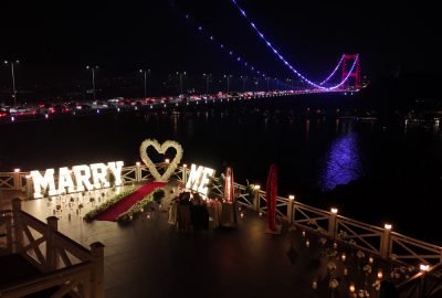 Boğazın En Güzel Manzarasında Köprü Işıkları Altında Evlilik Teklifi