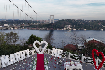 Boğazın En Güzel Manzarasında Köprü Işıkları Altında Evlilik Teklifi
