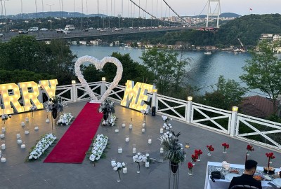 Boğazın En Güzel Manzarasında Köprü Işıkları Altında Evlilik Teklifi