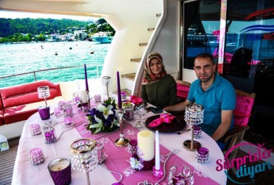 Romantik Yat Turu ile Evlenme Teklifi / 1,5 Saat Yemekli Standart Paket