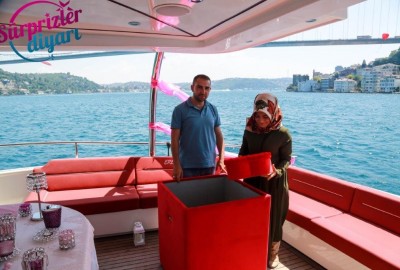 Romantik Yat Turu ile Evlilik Teklifi / 2 Saat Yemekli Vip Paket