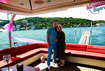 Romantik Yat Turu ile Evlenme Teklifi / 1,5 Saat Yemekli Standart Paket
