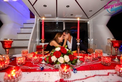 Romantik Yat Turu ile Evlenme Teklifi / 1,5 Saat Yemekli Standart Paket