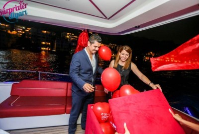 Yat Turu ve Lazer ile Evlilik Teklifi / 2 Saat Yemekli Vip Paket